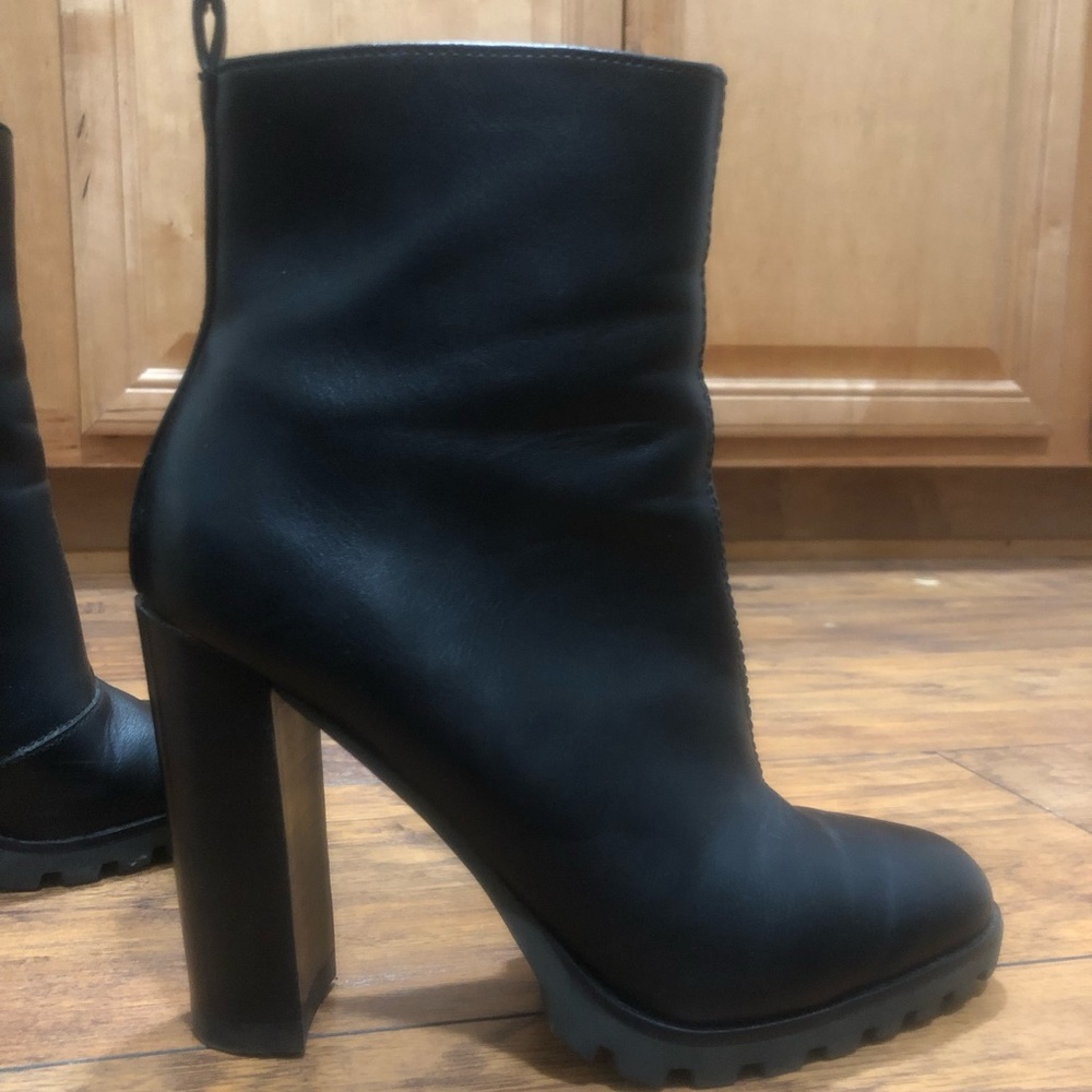 Size 7, Aldo, Black Heeled Booties
